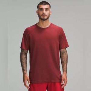 Red Lululemon Vent Tech Men’s Top Like New Size L